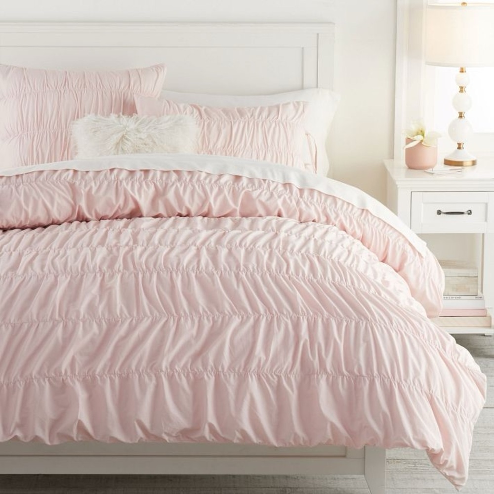 SOLD 65$PotteryBarn pink Ruffle Full/Queen Duvet and Shams